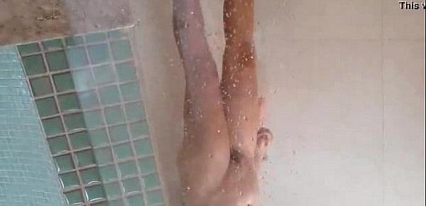  esposa tomando banho